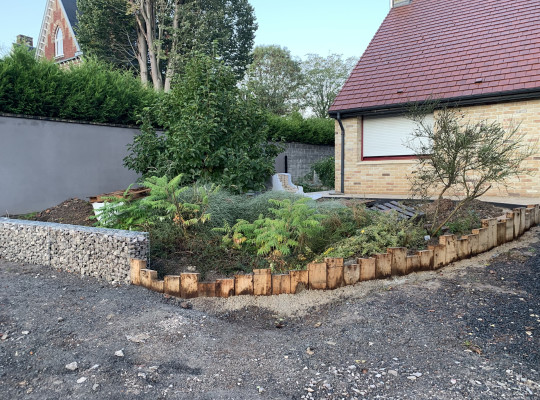Aménagement poutre de chêne et gabion | 
