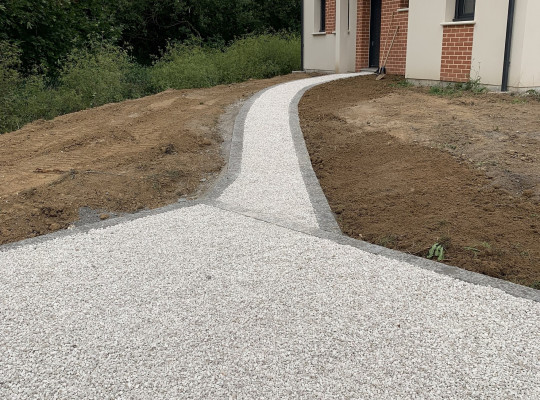 allée gravillon frise pave | 