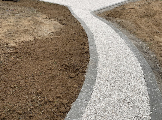 allée gravillon frise pave | 